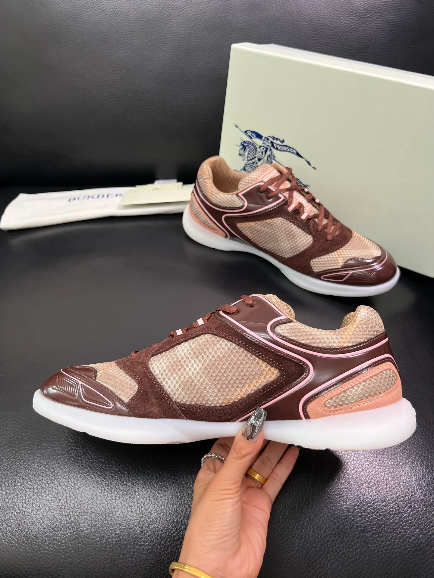 Men's shoes 💰740 BURBERRY top crafts Burberry counter synchronization, original factory configuration imported cowhide fabrics from Italy, high-quality complex splicing process, imported cowhide inner pads, breathable and comfortable, soles: original soles specially provided by the original factory, original and single goods High quality welcome to compare, code number 38-44 (customized 45 46) 85855